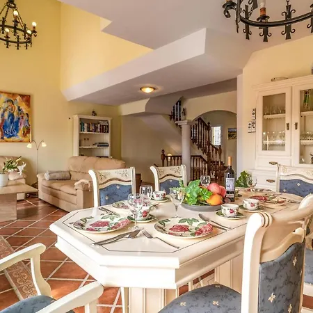 3 Bedroom Awesome In Calahonda * Benajarafe